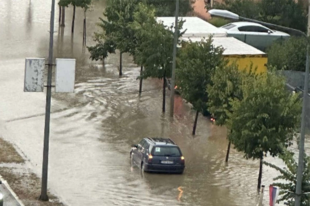 Nevrijeme u Banjaluci, ulice pod vodom